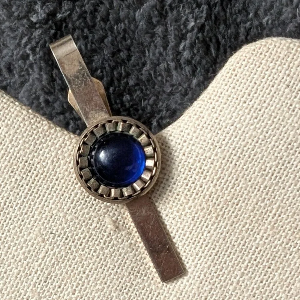 Vintage gold tone money clip/tie clasp with royal blue encased stone #30